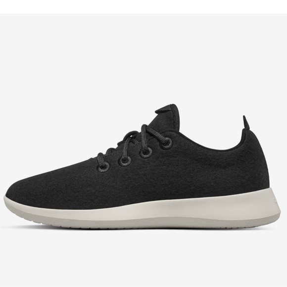 allbirds Women Wool Runners , True Black (Cream Sole) Size 6 NEW
$98 - Picture 3 of 16